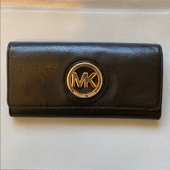 Handbags - Michael Kors Wallet